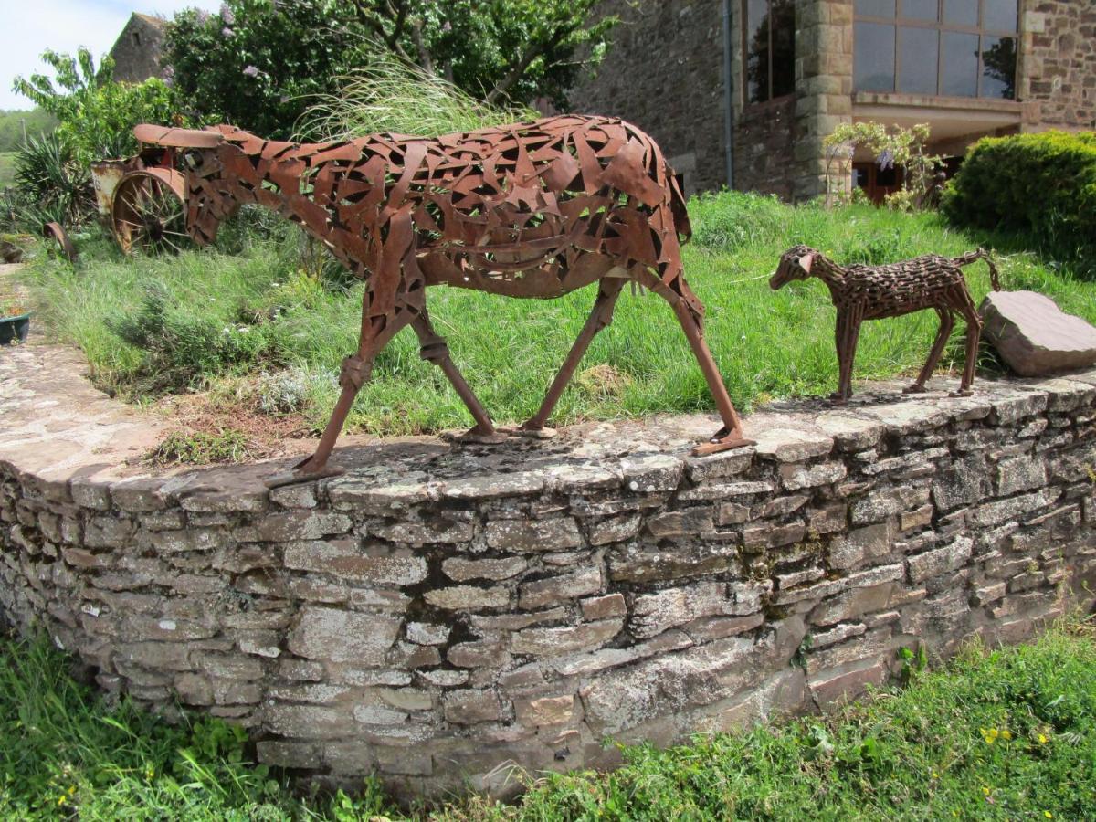 Grand Gite A La Ferme Villa Les Costes-Gozon Exterior foto